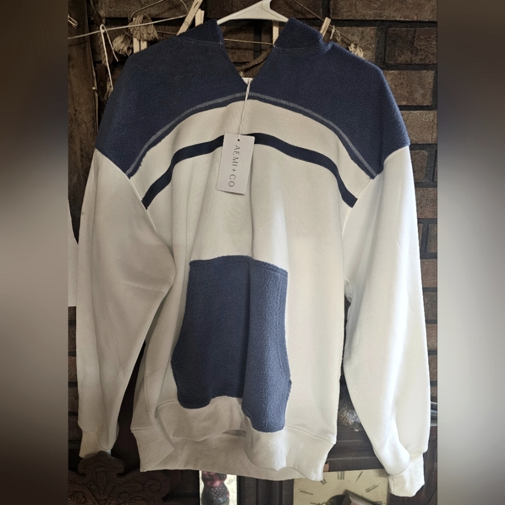AEMI & COMPANY HOODIE.